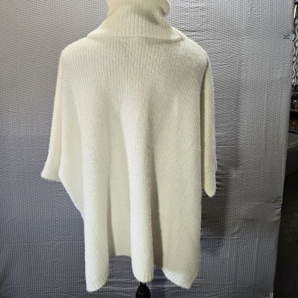 Hippie Rose White Turtleneck Sweater XS Cozy And Soft Doleman Sleeve